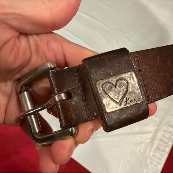 Levi’s Brown Belt Silver Heart Logo Med Vintage Full Grain Leather Made USA 2034 - Picture 16 of 16